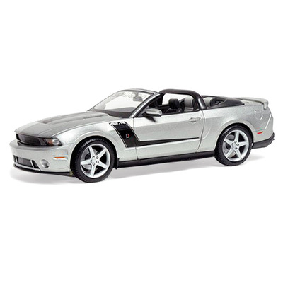 Roush 427 Ford Mustang Convertible 2010 года (1:18) автомодель